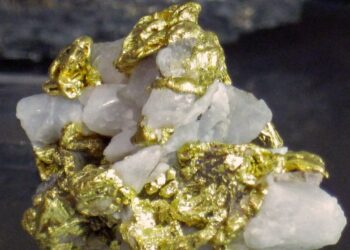 How Quartz Crystals Forge Earth’s Golden Nuggets