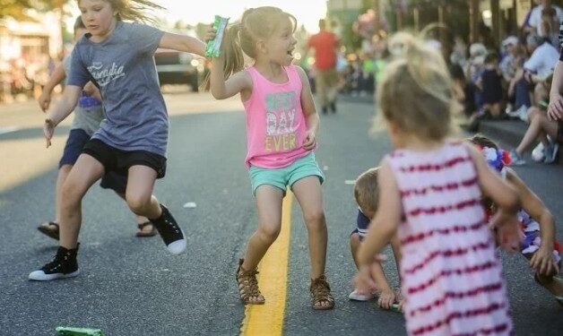 Hangtown Christmas Parade Organizers Change Candy Distribution to Boost Safety